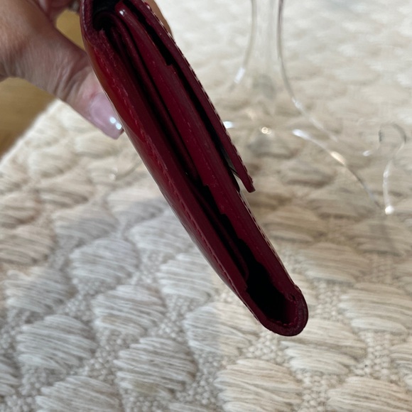 Louis Vuitton Authentic Candy Apple Red Vernis Sarah Long Wallet - Picture 6 of 11